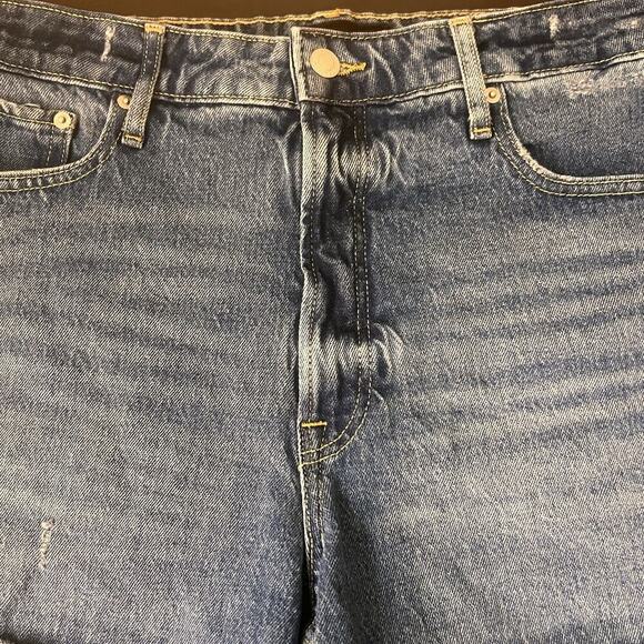 Free Assembly‎ Women's Cut Off Stretch Boyfriend Denim Shorts Size 10 - Picture 2 of 7